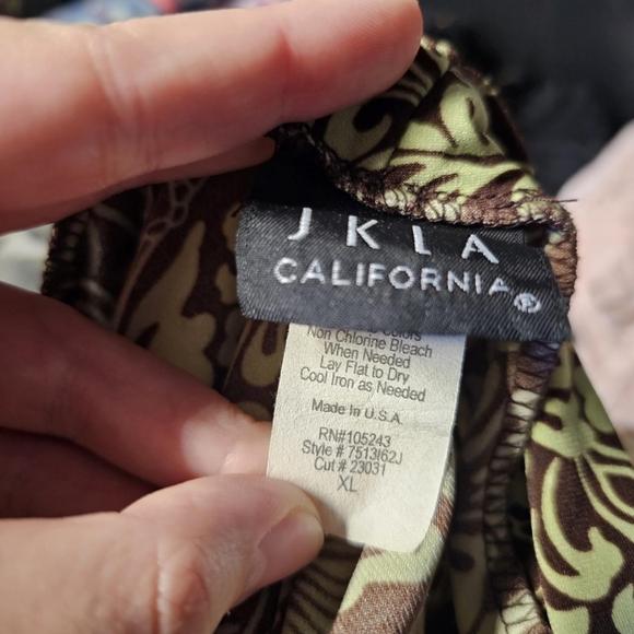 Mint chip brown & green v neck blouse - Picture 4 of 4